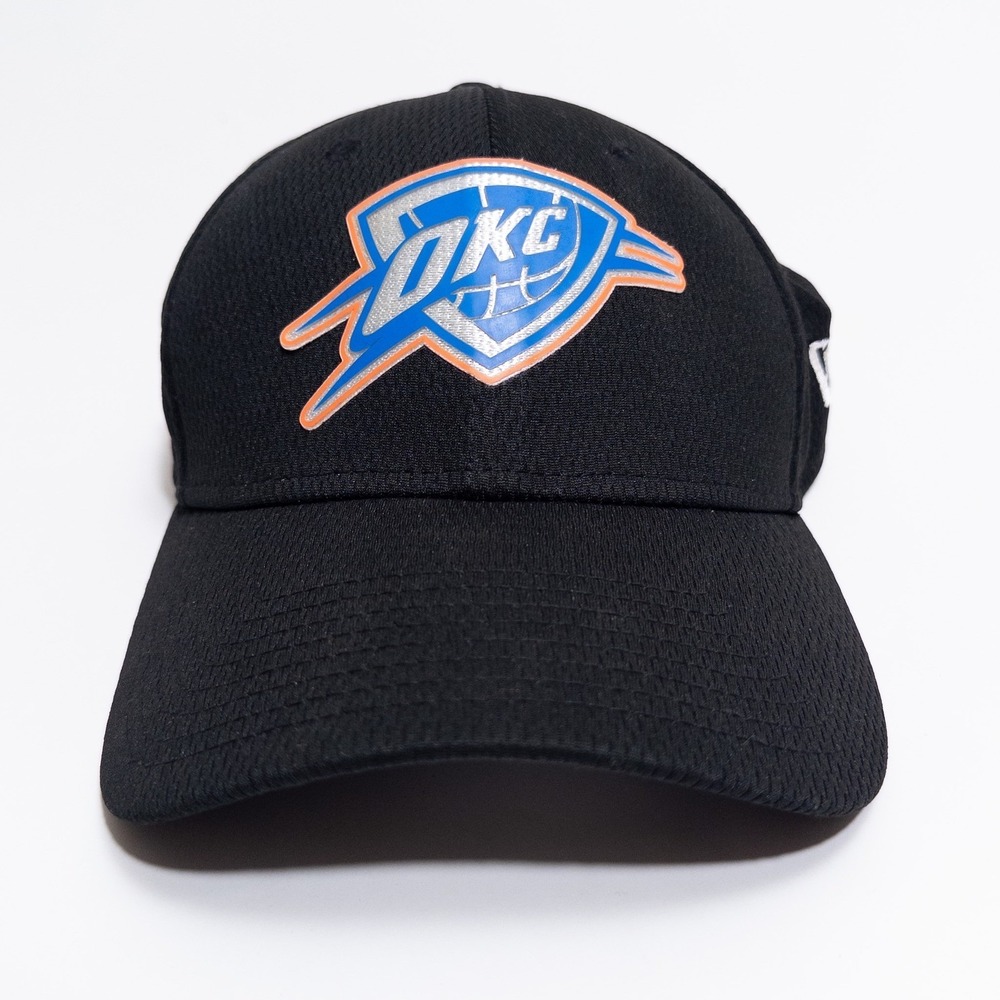New Era Oklahoma City Thunder 39THIRTY Hat Small Medium Black NBA